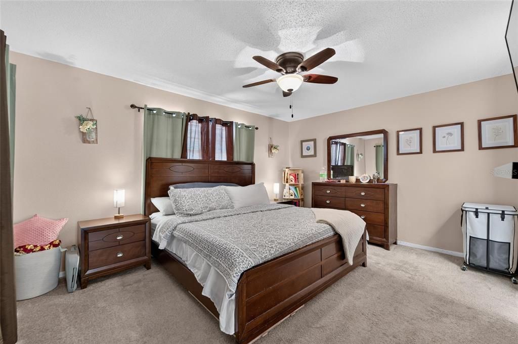 Activo con contrato: $209,950 (2 camas, 2 baños, 1336 Pies cuadrados)