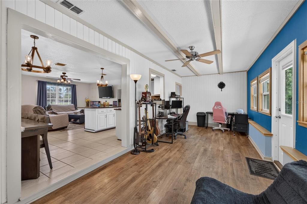 Activo con contrato: $209,950 (2 camas, 2 baños, 1336 Pies cuadrados)