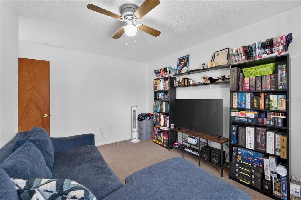 Activo con contrato: $209,950 (2 camas, 2 baños, 1336 Pies cuadrados)