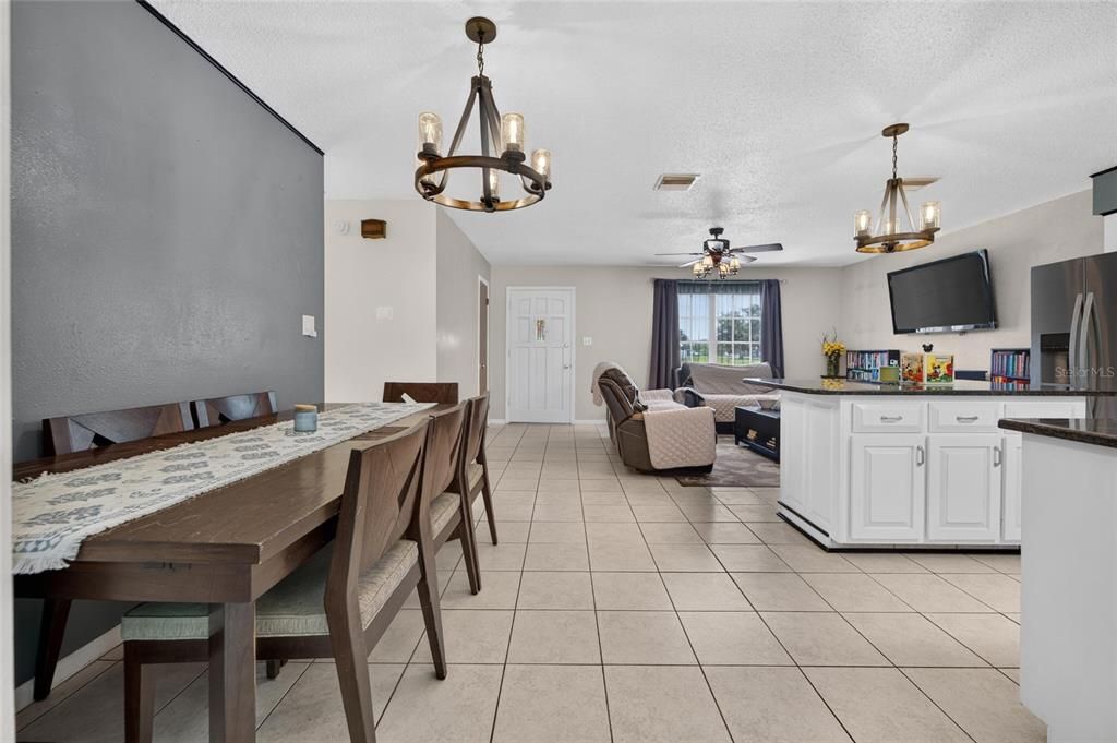 Activo con contrato: $209,950 (2 camas, 2 baños, 1336 Pies cuadrados)