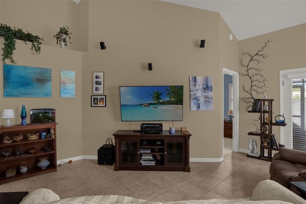Activo con contrato: $405,000 (3 camas, 2 baños, 1545 Pies cuadrados)