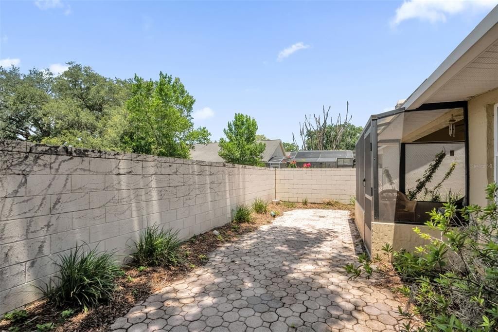 Activo con contrato: $405,000 (3 camas, 2 baños, 1545 Pies cuadrados)