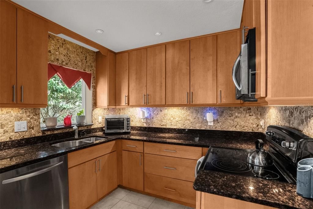 Activo con contrato: $405,000 (3 camas, 2 baños, 1545 Pies cuadrados)