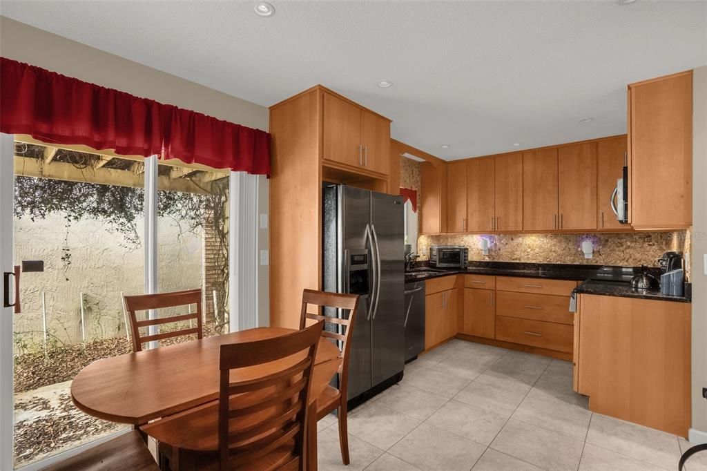 Activo con contrato: $405,000 (3 camas, 2 baños, 1545 Pies cuadrados)