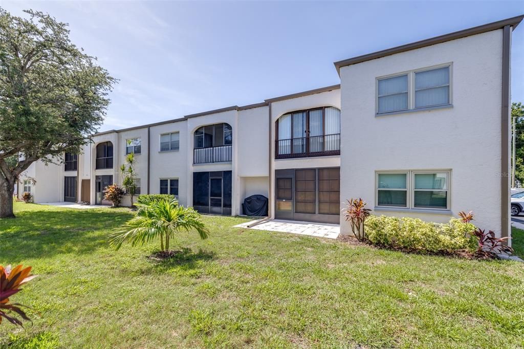 For Sale: $105,000 (2 beds, 1 baths, 820 Square Feet)