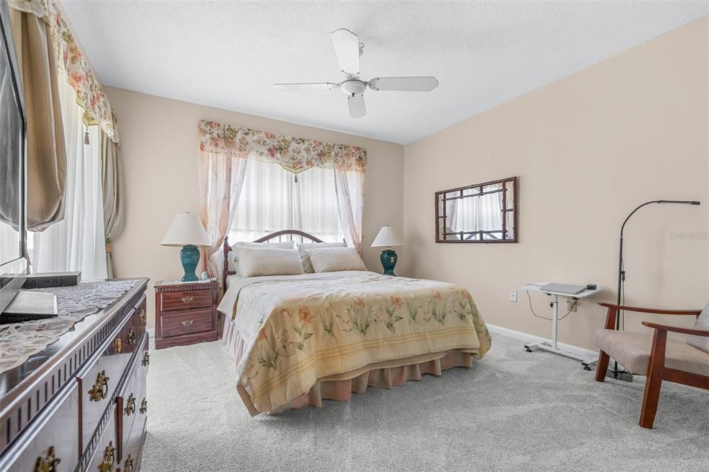 For Sale: $105,000 (2 beds, 1 baths, 820 Square Feet)