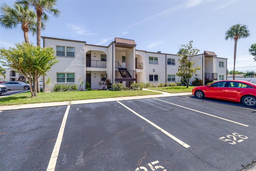 For Sale: $105,000 (2 beds, 1 baths, 820 Square Feet)