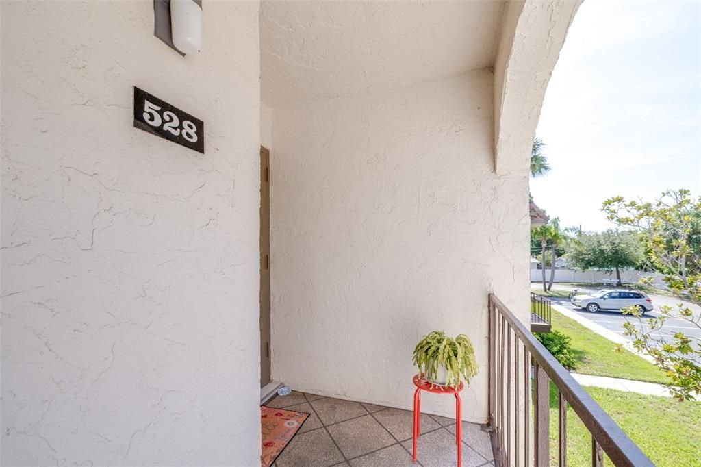 For Sale: $105,000 (2 beds, 1 baths, 820 Square Feet)