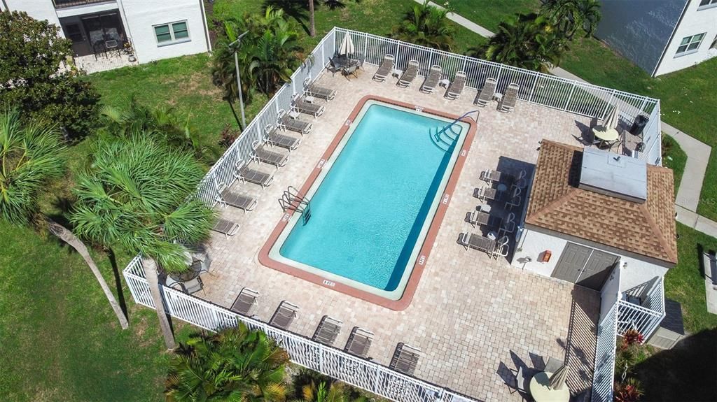 For Sale: $105,000 (2 beds, 1 baths, 820 Square Feet)