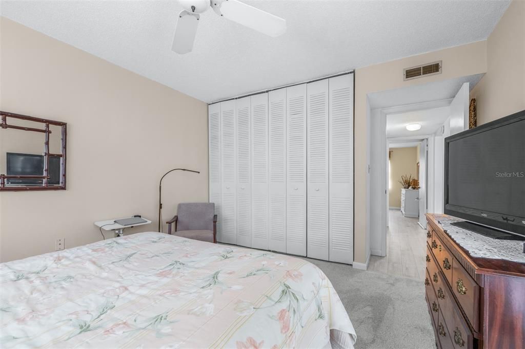 For Sale: $105,000 (2 beds, 1 baths, 820 Square Feet)