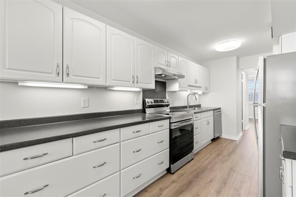 В аренду: $1,800 (1 спален, 1 ванн, 925 Квадратных фут)