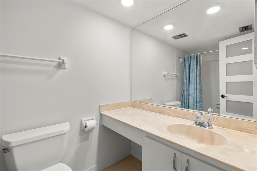 В аренду: $1,800 (1 спален, 1 ванн, 925 Квадратных фут)