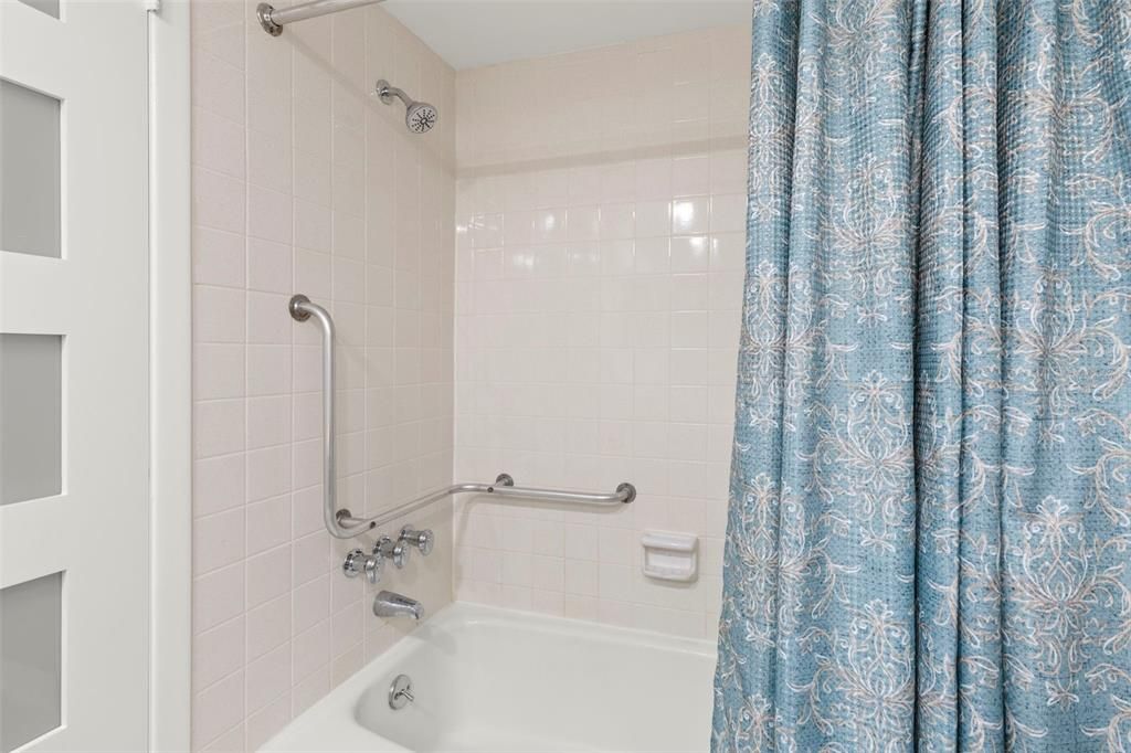 В аренду: $1,800 (1 спален, 1 ванн, 925 Квадратных фут)