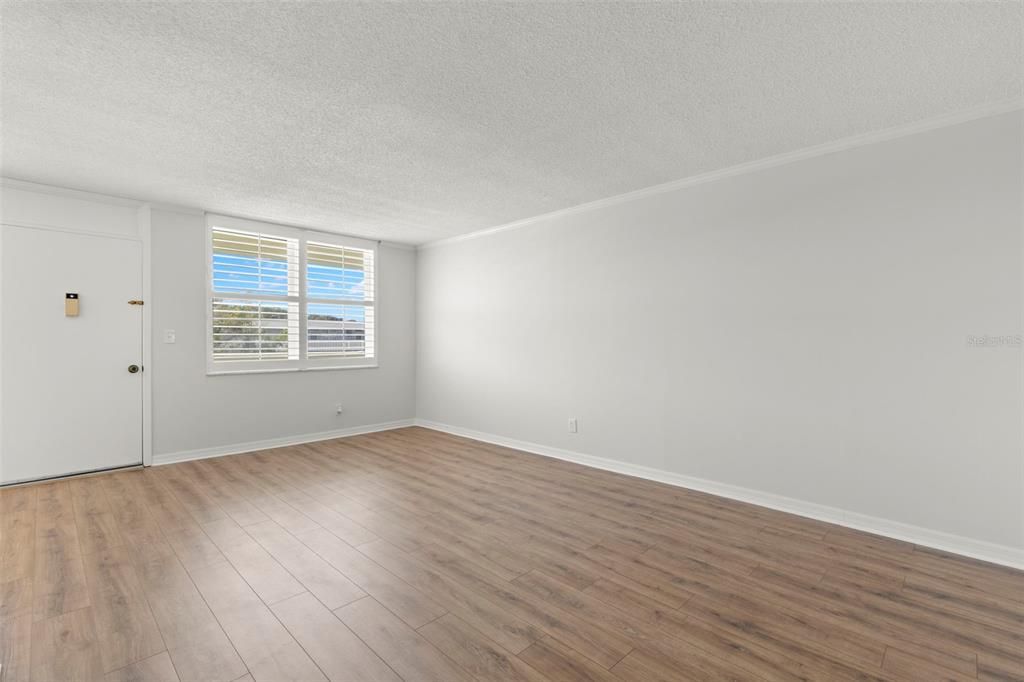 В аренду: $1,800 (1 спален, 1 ванн, 925 Квадратных фут)