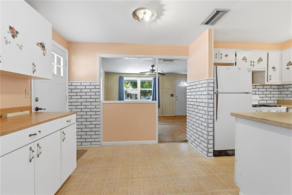 На продажу: $229,900 (3 спален, 1 ванн, 1044 Квадратных фут)