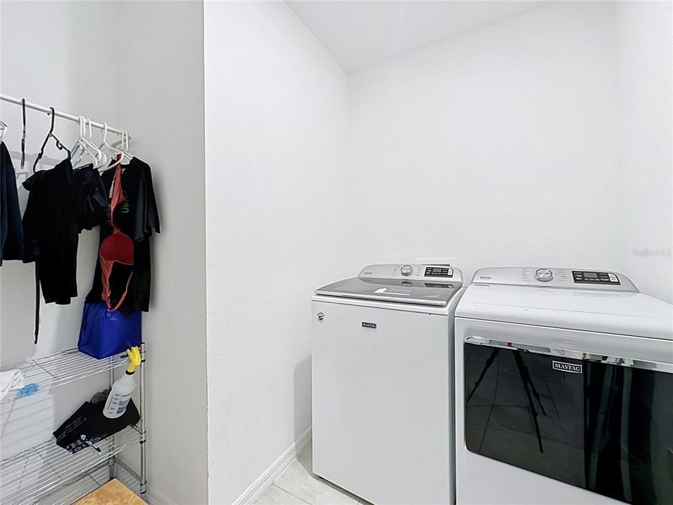 На продажу: $325,000 (4 спален, 2 ванн, 1688 Квадратных фут)