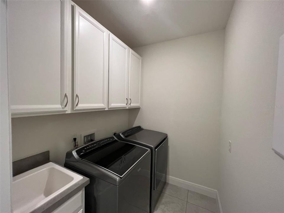 For Rent: $4,900 (4 beds, 3 baths, 2484 Square Feet)