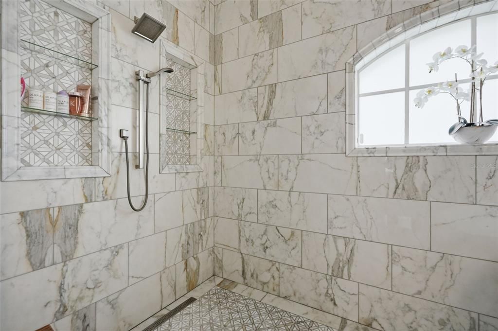 En Venta: $1,500,000 (6 camas, 3 baños, 3470 Pies cuadrados)