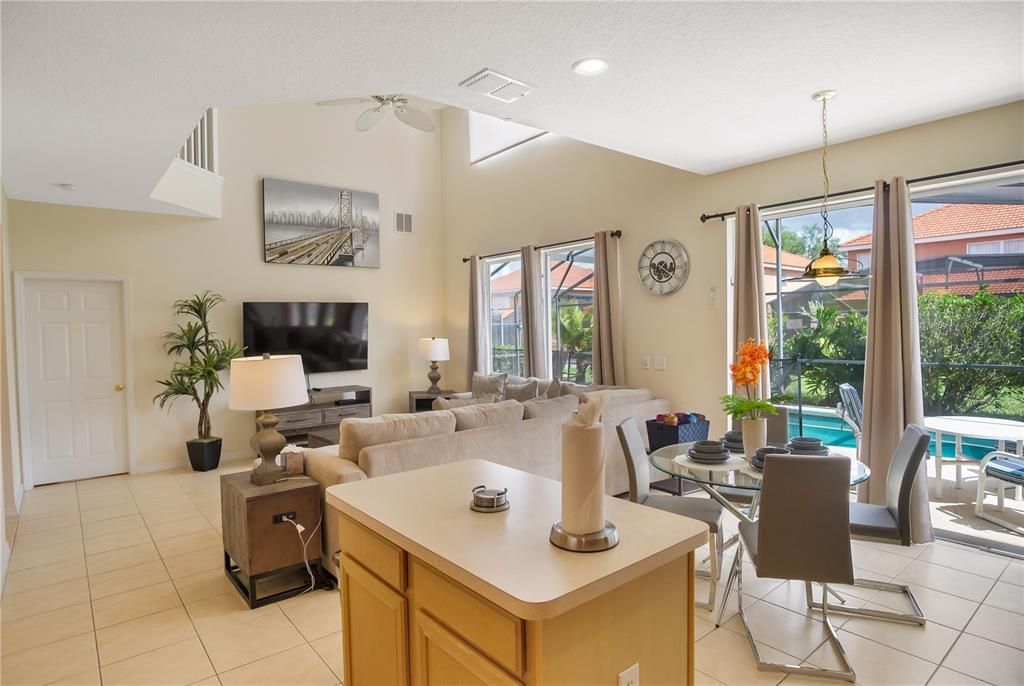 For Sale: $485,000 (6 beds, 5 baths, 2771 Square Feet)