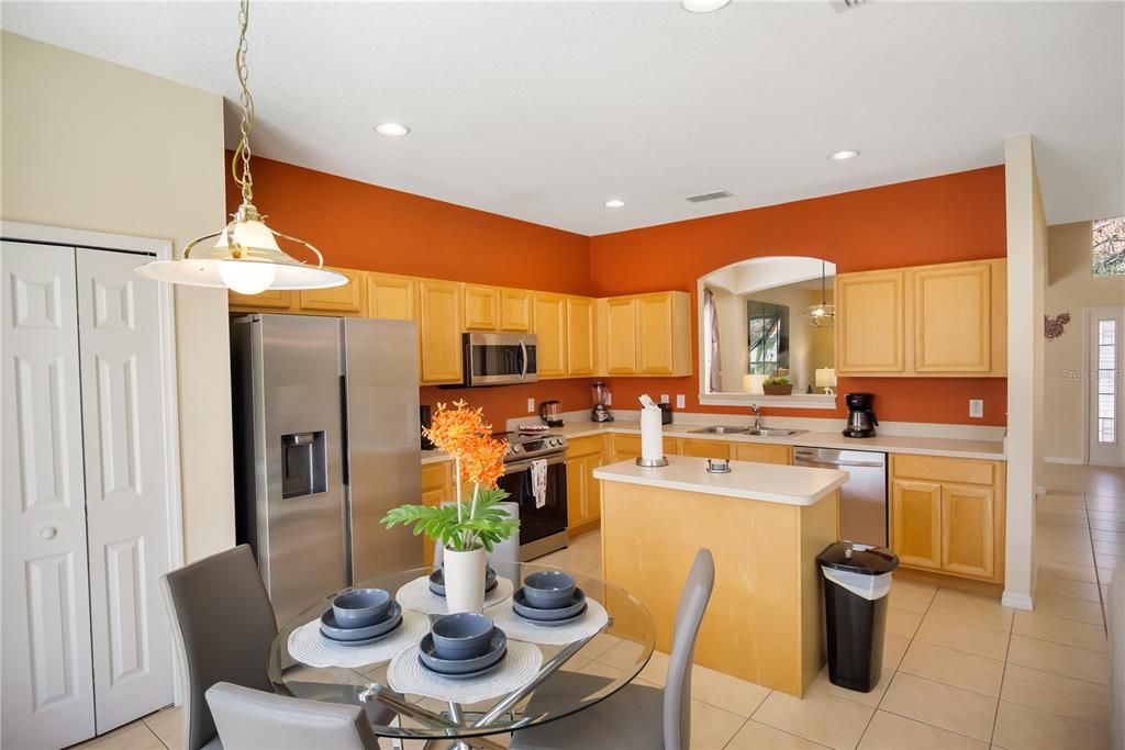 For Sale: $485,000 (6 beds, 5 baths, 2771 Square Feet)