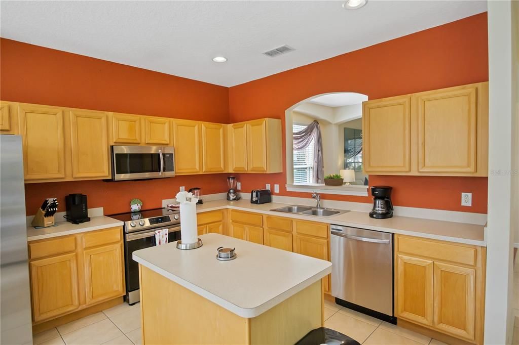 For Sale: $485,000 (6 beds, 5 baths, 2771 Square Feet)