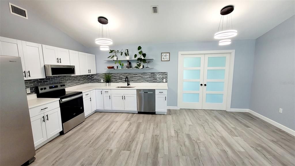 На продажу: $299,500 (3 спален, 2 ванн, 1322 Квадратных фут)