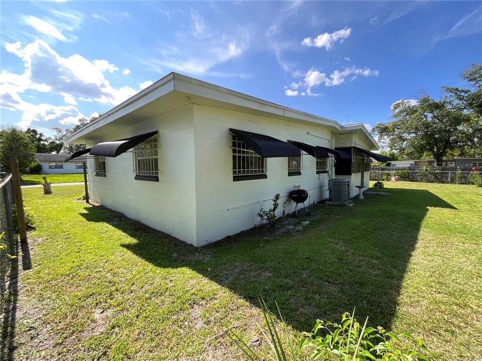 На продажу: $278,900 (3 спален, 2 ванн, 1345 Квадратных фут)
