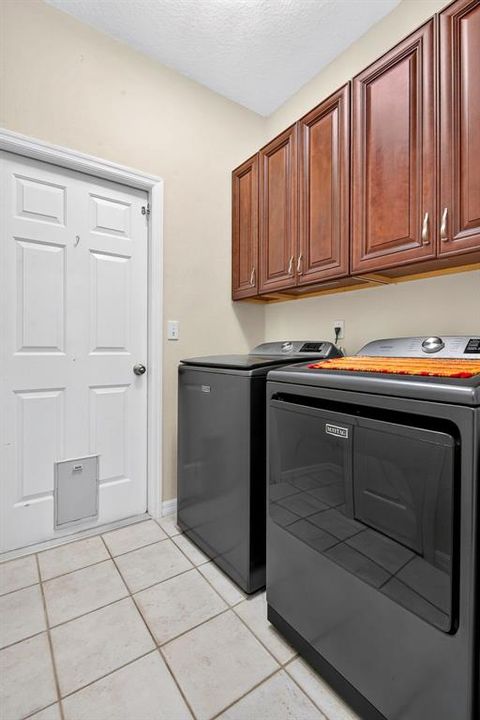 For Sale: $575,000 (3 beds, 2 baths, 2129 Square Feet)