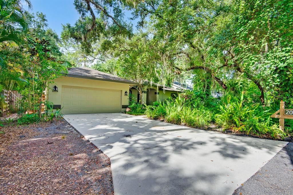 For Sale: $575,000 (3 beds, 2 baths, 2129 Square Feet)