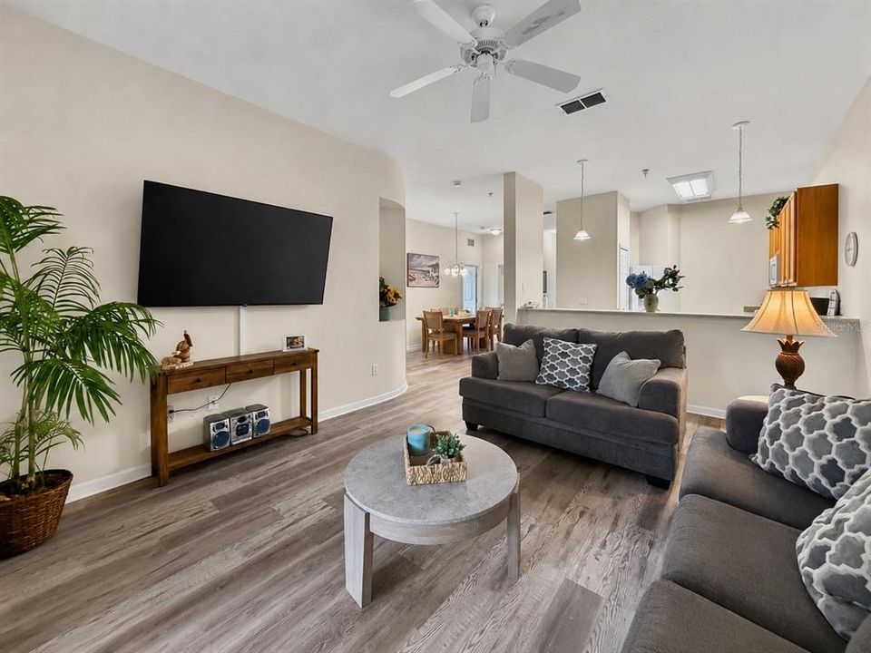 En Venta: $195,000 (2 camas, 2 baños, 1307 Pies cuadrados)