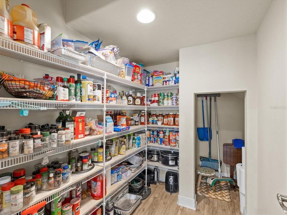 На продажу: $699,900 (4 спален, 2 ванн, 2599 Квадратных фут)