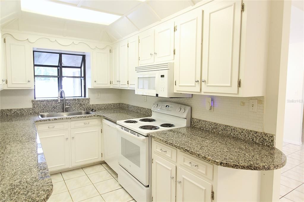 В аренду: $2,700 (3 спален, 3 ванн, 1737 Квадратных фут)