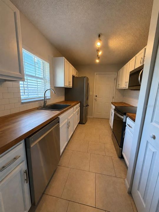 В аренду: $2,000 (3 спален, 2 ванн, 1438 Квадратных фут)