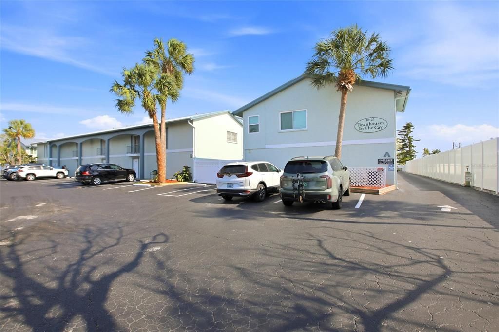 For Sale: $266,500 (2 beds, 2 baths, 1336 Square Feet)