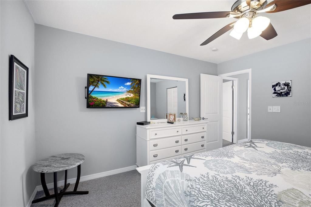 For Sale: $266,500 (2 beds, 2 baths, 1336 Square Feet)