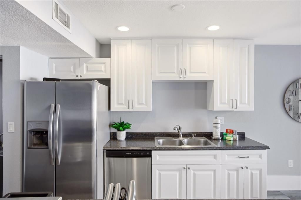 For Sale: $266,500 (2 beds, 2 baths, 1336 Square Feet)