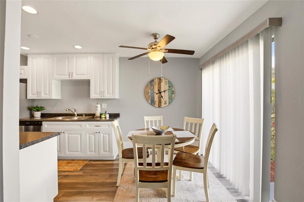 For Sale: $266,500 (2 beds, 2 baths, 1336 Square Feet)