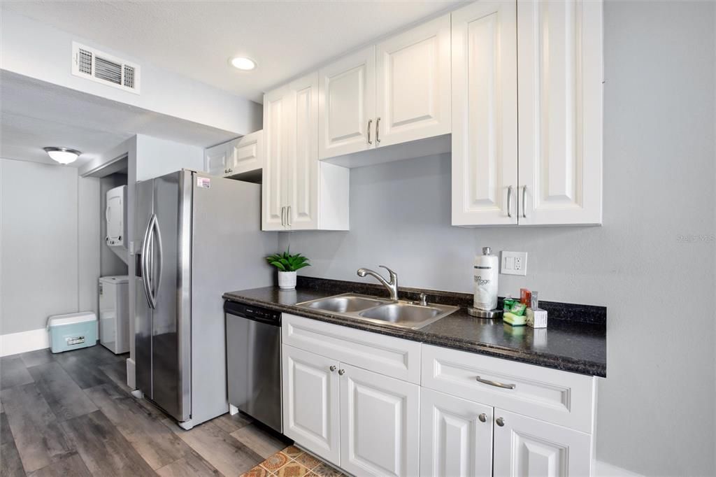 For Sale: $266,500 (2 beds, 2 baths, 1336 Square Feet)