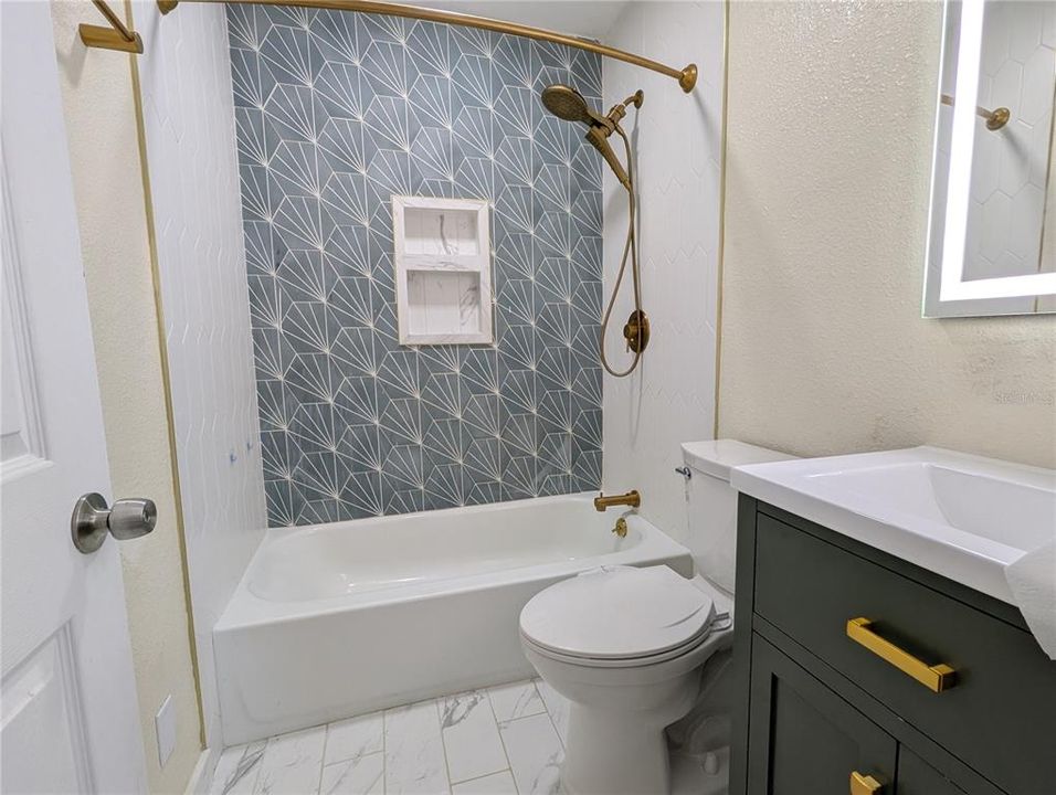 Active With Contract: $3,200 (3 beds, 2 baths, 1198 Square Feet)