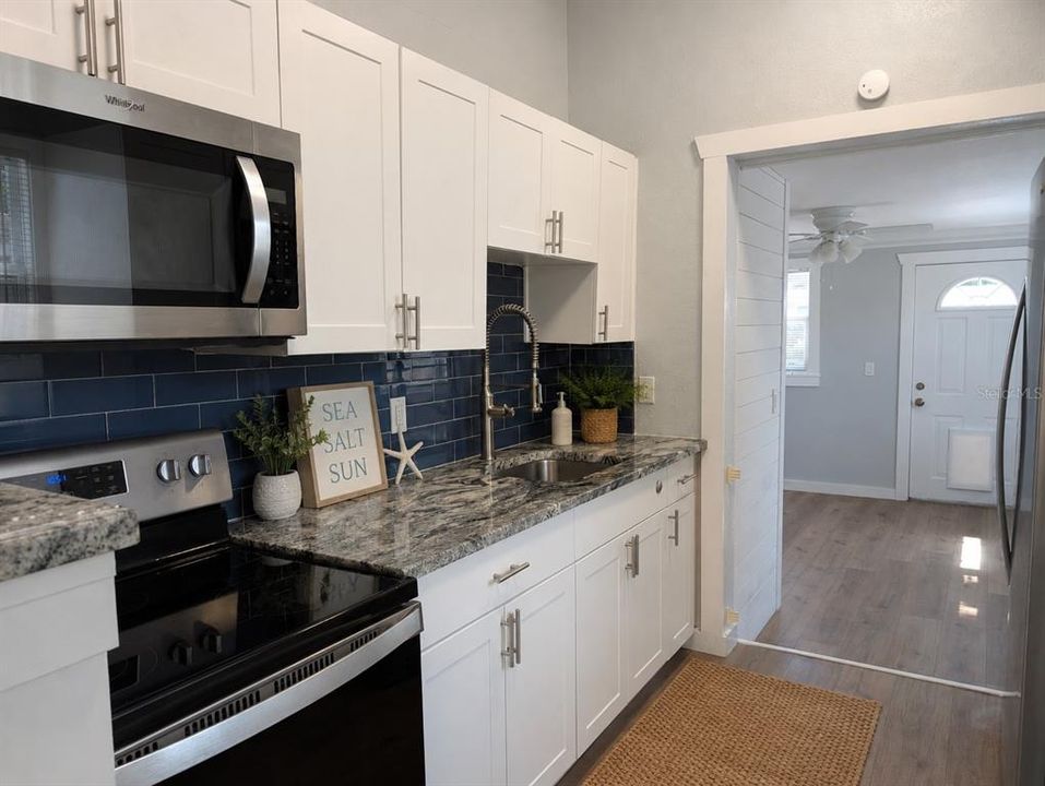 Active With Contract: $3,200 (3 beds, 2 baths, 1198 Square Feet)