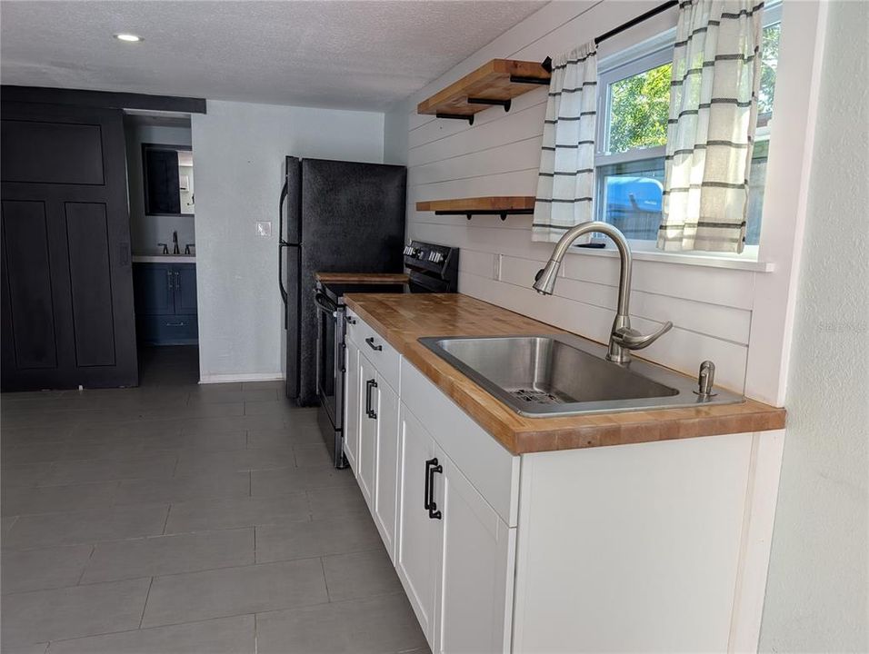 Active With Contract: $3,200 (3 beds, 2 baths, 1198 Square Feet)