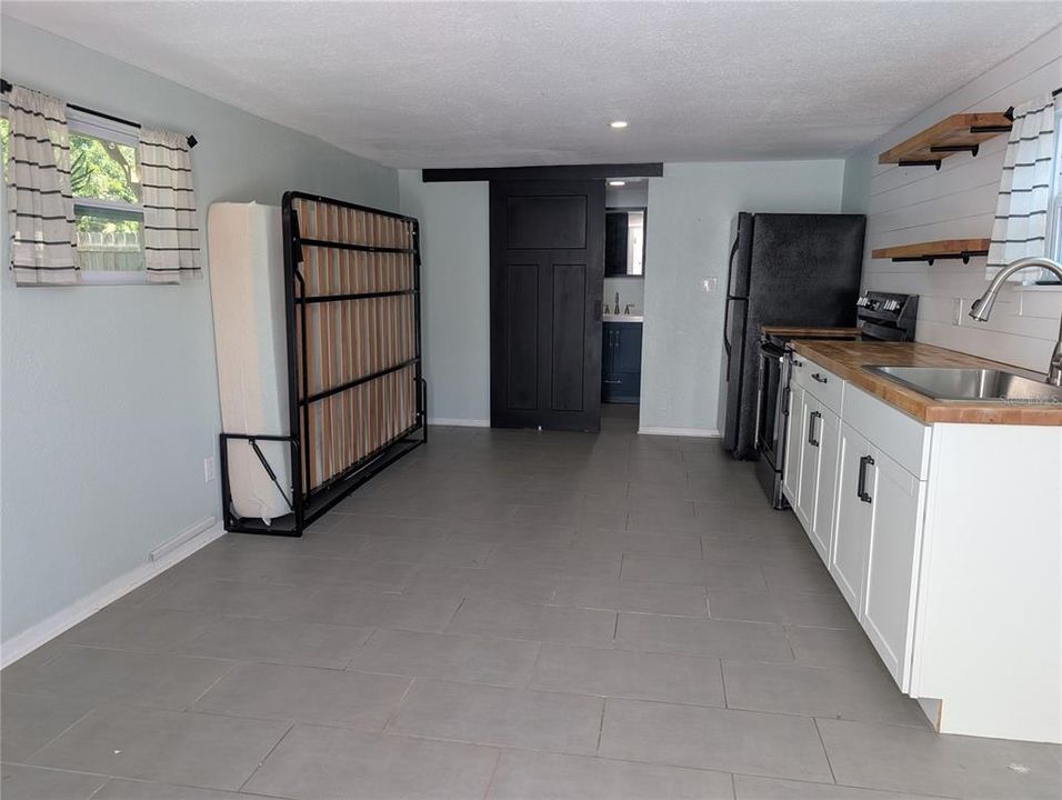 Active With Contract: $3,200 (3 beds, 2 baths, 1198 Square Feet)