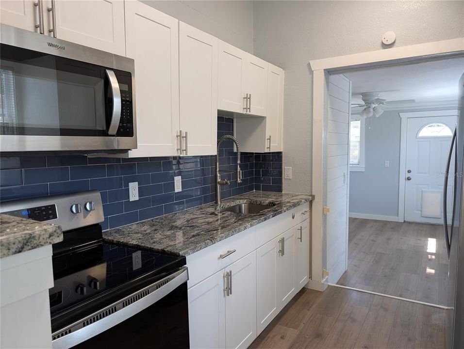 Active With Contract: $3,200 (3 beds, 2 baths, 1198 Square Feet)