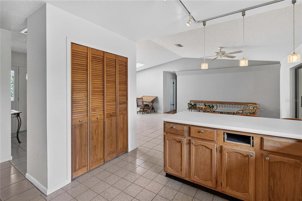На продажу: $325,000 (3 спален, 2 ванн, 1959 Квадратных фут)