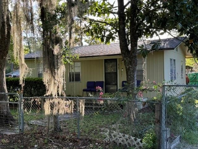For Sale: $135,000 (2 beds, 1 baths, 816 Square Feet)