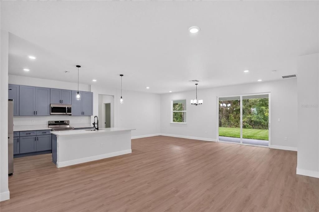 На продажу: $399,900 (4 спален, 3 ванн, 2406 Квадратных фут)