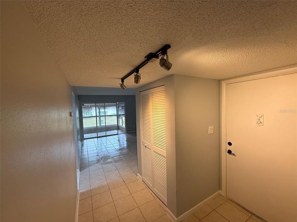 For Sale: $125,000 (2 beds, 1 baths, 764 Square Feet)