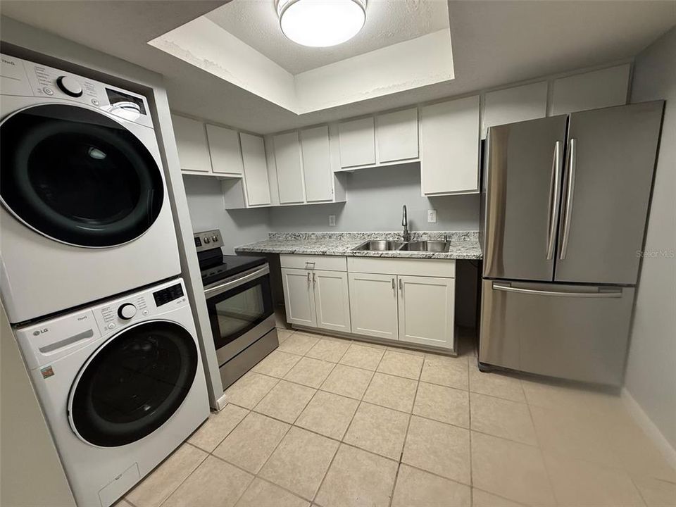For Sale: $125,000 (2 beds, 1 baths, 764 Square Feet)