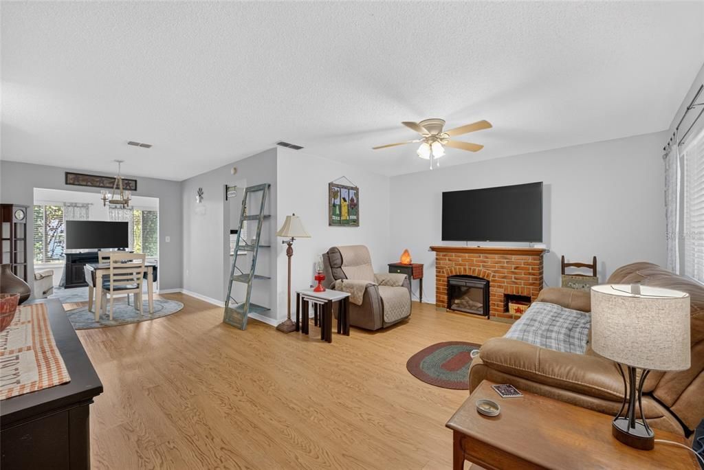 Activo con contrato: $179,900 (2 camas, 2 baños, 1166 Pies cuadrados)