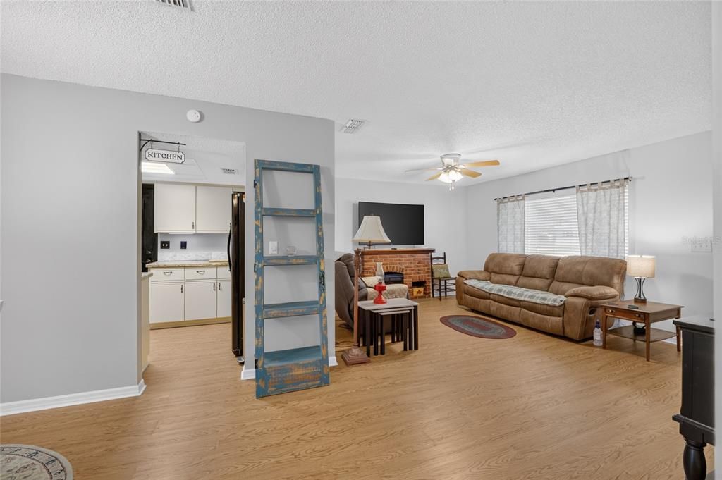 Activo con contrato: $179,900 (2 camas, 2 baños, 1166 Pies cuadrados)